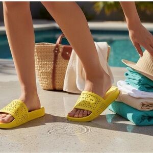 Hunter Yellow Slides Women’s Size 7 NWOB